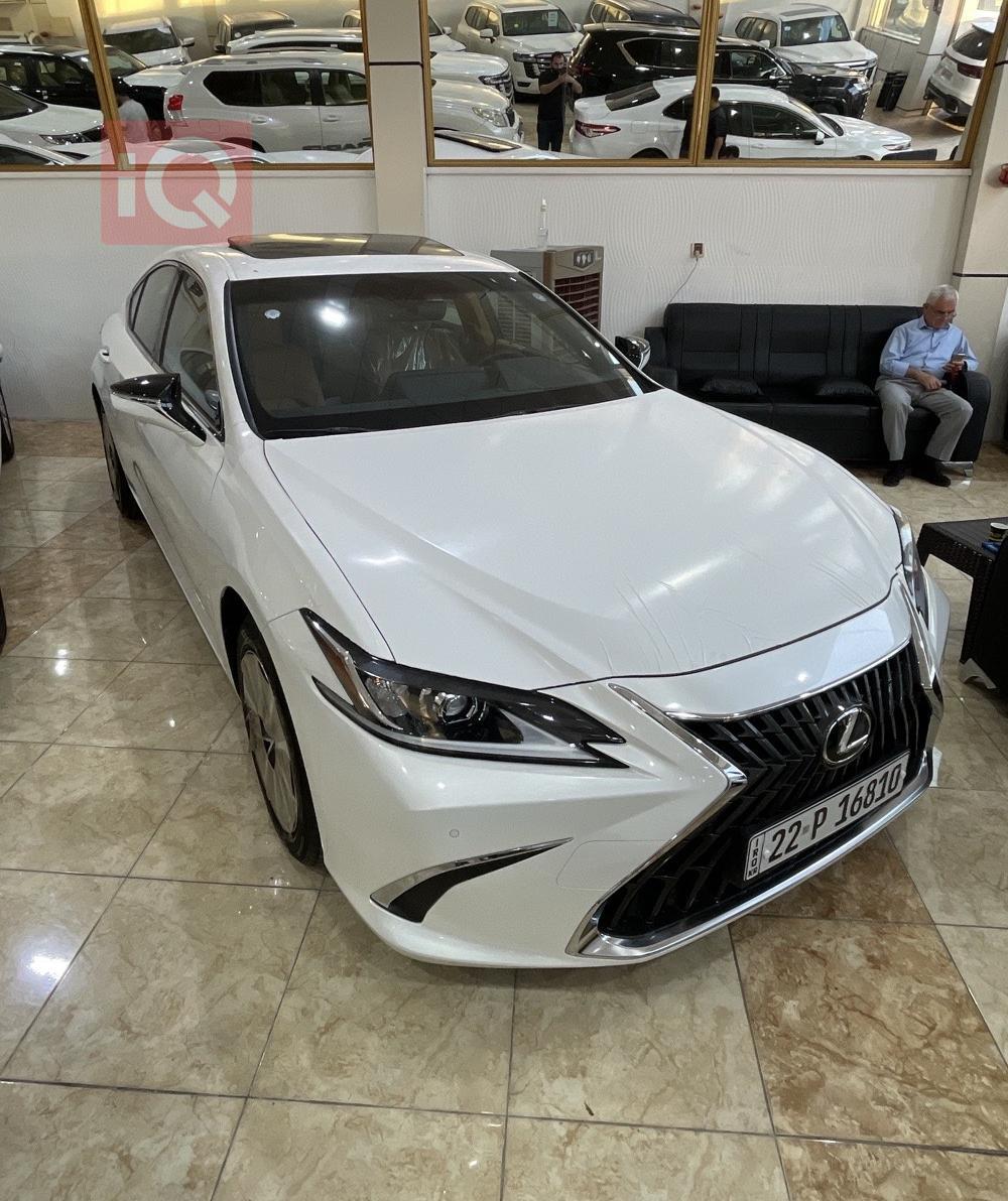 Lexus ES